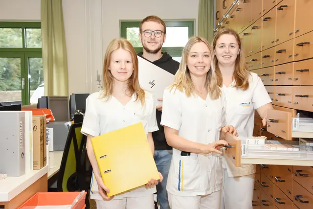 Fertig ausgebildete Lehrlinge - Melanie Sagl, Jaqueline Dattler, Hannes Reichenvater und Vivien Fiedler. | Foto: LK Horn