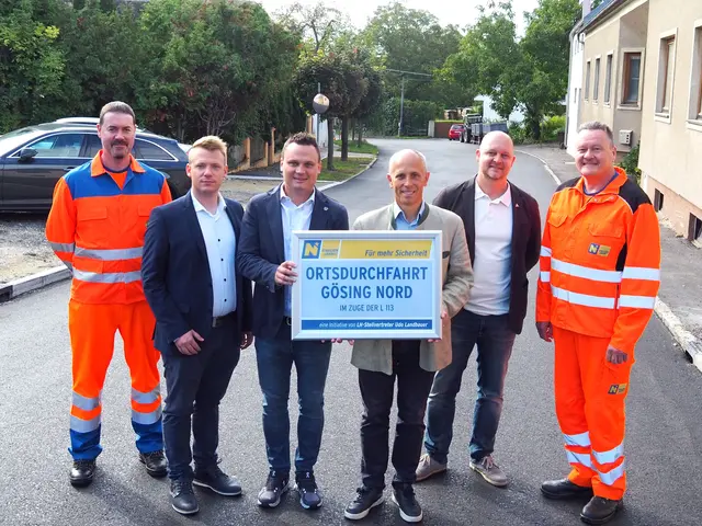 Martin Kowaritsch (Strm. Kirchberg/Wagram), Philipp Glinz (NÖ Straßenbauabteilung Tulln), LA Andreas Bors (i.V. von LH-Stellvertreter Udo Landbauer), Bürgermeister Hannes Zimmermann (Marktgemeinde Fels/Wagram), Andreas Stocker (Leiter der Strm. Kirchberg/Wagram), Andreas Geigenberger (Strm. Kirchberg/Wagram). | Foto: Land NÖ