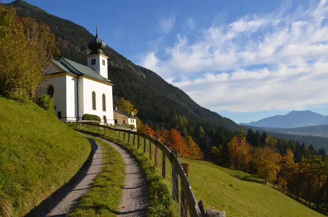 Archäologische Grabungen in der Romedikirche brachten spannende Erkenntnisse über Alter, Bauphasen und frühe christliche Spuren in Thaur ans Licht. | Foto: Chronos – Verein für Dorfgeschichte Thaur