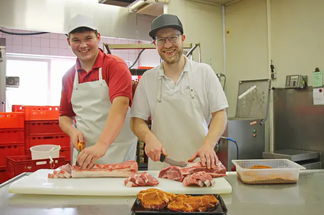 Michael Leonhard Fuchs (l.) mit Chef Johannes Höglinger. | Foto: MeinBezirk