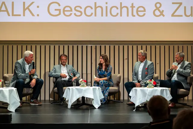 Josef Chodakowsky, Peter Scrivener, Judith Nagiller, Stefan Jochum und Peter Mall beim Talk. | Foto: Dietmar Hurnaus