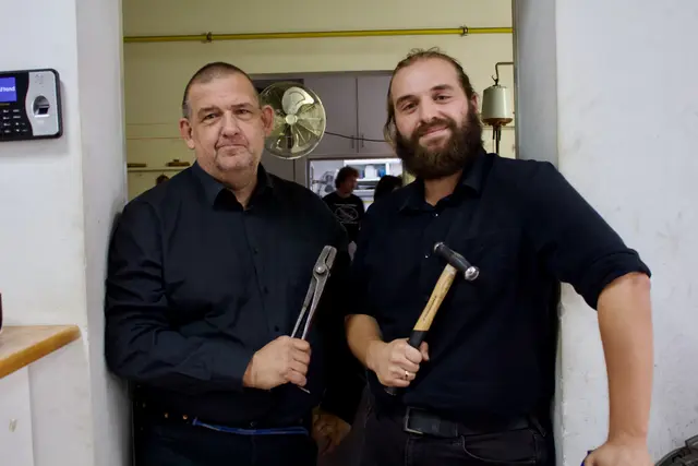 Wolfgang und Niko Hufnagl sind Meister ihres Handwerks. | Foto: Sarah Marie Piskur / MeinBezirk