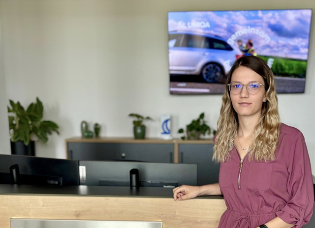 Alina Nowak hat ihre Lehre zur Versicherungskauffrau auf der „Goldenen Meile“ von Horn absolviert und arbeitet seitdem in der Agentur ihres Vaters. | Foto: Markus Kahrer