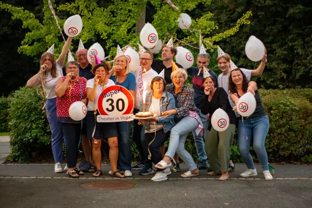 Zum Jubiläum gelangt in Vogau die Komödie „Darum prüfe, wie man sich ewig windet“ zur Aufführung. | Foto: Theaterverein
