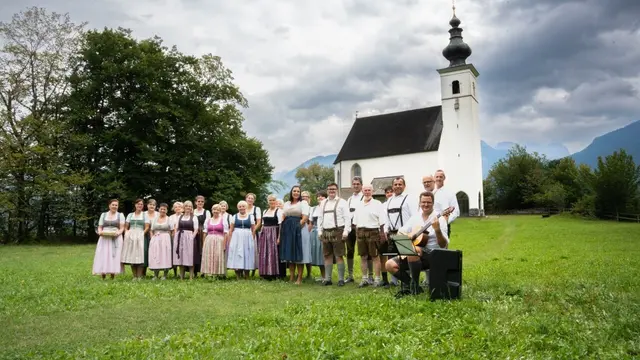 Der örtliche Chor singt die unvergessliche Melodie von Edelweiss.  | Foto: TVB Golling/Sebastian Waß