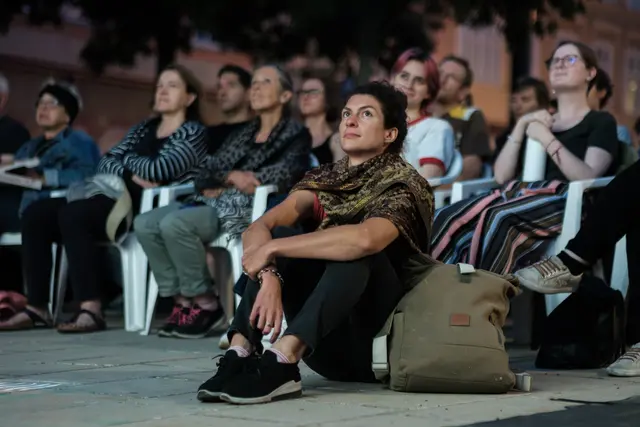 Noch bevor es zu kalt wird, zieht das Volxkino für Freiluft-Vorführungen durch die Bezirke. | Foto: Marc Greber