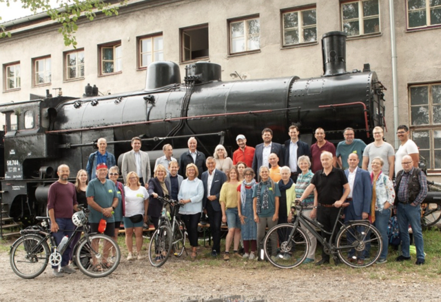 Vor zwei Jahrzehnten wurde aus einer ehemaligen Bahntrasse ein Radweg, der seither Radbegeisterte aus Wien und dem Weinviertel verbindet. | Foto: ARGE Dampfross und Drahtesel