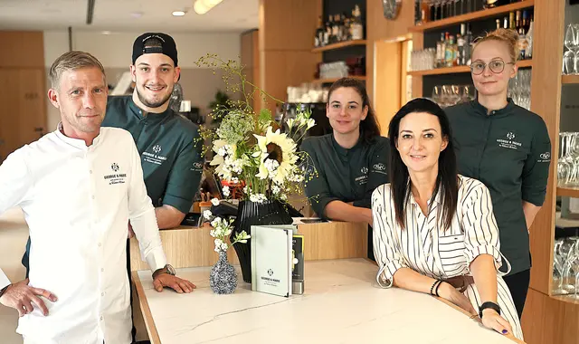 Kerstin Wallner mit dem Team im "George" | Foto: Josef Bodner