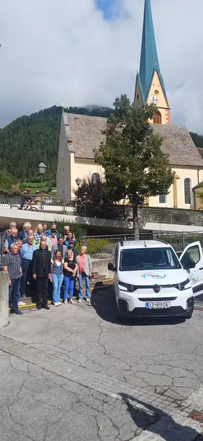 Unter anderem fand die feierliche Segnung des neuen Elektroautos statt, das im Juni 2025 für das Virger Mobil angeschafft wurde. | Foto: Gemeinde Virgen/KEM Sonnenregion Hohe Tauern