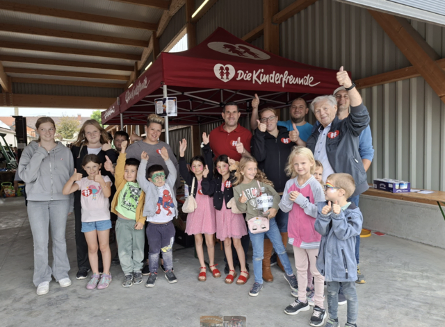SPÖ Gemeinderat und Hallenbesitzer Andreas Koller, Kassier der Kinderfreunde Drösing - Waltersdorf Ludwig Sitter, SPÖ Gemeinderat Thomas Fenböck, Obfrau der Kinderfreunde Drösing - Waltersdorf Petra Fenböck, SPÖ Geschäftsführender Gemeinderat und Vorsitzendner der SPÖ Drösing - Waltersdorf Markus Hütter und SPÖ Gemeinderätin und Obfraustellvertreterin der Kinderfreunde Drösing - Waltersdorf Sabrina Fibi | Foto: Markus Hütter