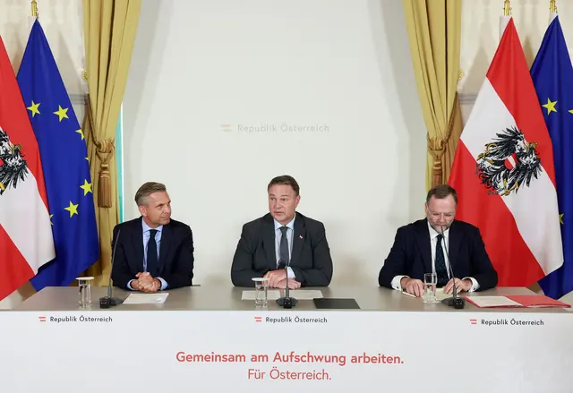 Am 17. September 2025 nahmen (v.l.n.r.) Bundesminister Wolfgang Hattmannsdorfer, Vizekanzler Andreas Babler und Staatssekretär Sepp Schellhorn am Pressefoyer nach dem Ministerrat teil. | Foto: Regina Aigner/BKA