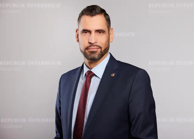 SPÖ-Bundesrat Daniel Schmid zum Bahnausbau im Oberland. | Foto: SPÖ