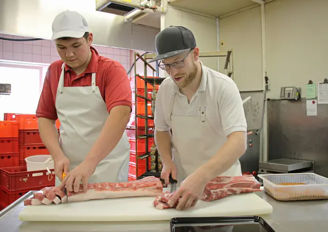 Michael Leonhard Fuchs (l.) mit Chef Johannes Höglinger. | Foto: MeinBezirk
