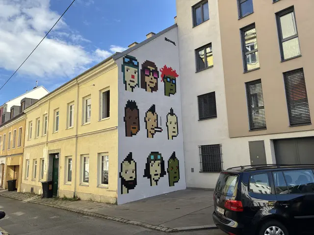 Der kolumbianische Künstler Lorenzo Masnah hat die Wand in der Weißgasse zum Kunstwerk gemacht.  | Foto: Lukas Ipirotis/MeinBezirk