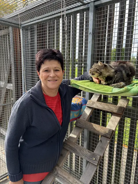 Seit 14 Jahren arbeitet die passionierte Tierschützerin Christine Zeller ehrenamtlich im Tierheim Braunau. Sie leitet die Einrichtung. | Foto: Ebner