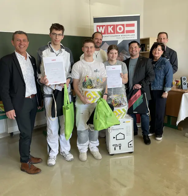 Reinhold Haspel (Berufsschule), Matthias Knöbl (Drittplatzierter), Leon Rupp (Zweitplatzierter), Markus Szerencsits (Lehrlingswart), Janine Weis (Siegerin), Stefan Waller (Lehrlingswart-Stv.), Sylvia Waba (Berufsschuldirektorin) und Michael Lehrner (Berufsschullehrer) | Foto: WKB