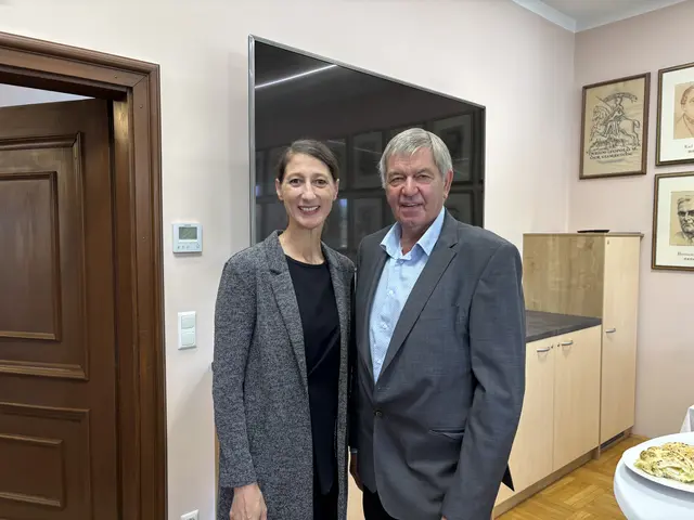 Hoteldirektorin Melanie Franke vom Rogner Bad Blumau mit dem Blumauer Bürgermeister Manfred Schaffer. | Foto: MeinBezirk/ Margot Jeitler