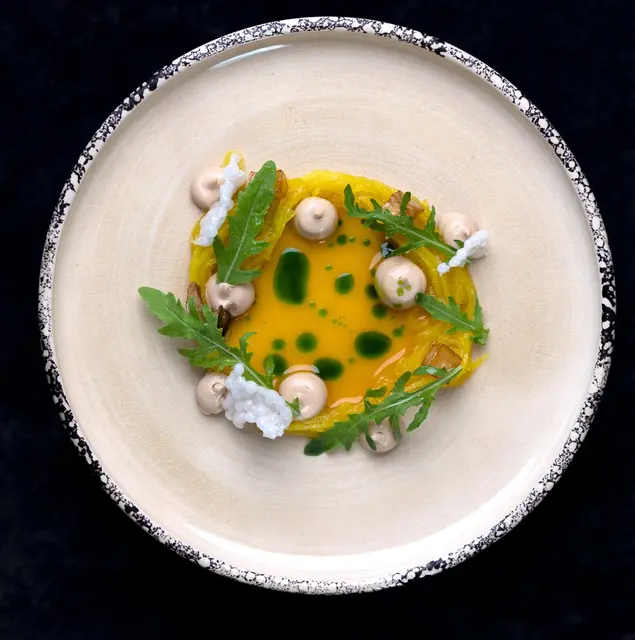Birnen-Spaghetti mit Kräuterölen. | Foto: kraidlzeig