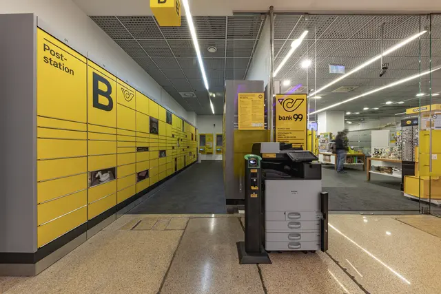 Die neue 24/7-Poststation der Österreichischen Post befindet sich links neben der Postfiliale in der Lentia City. | Foto: Keba