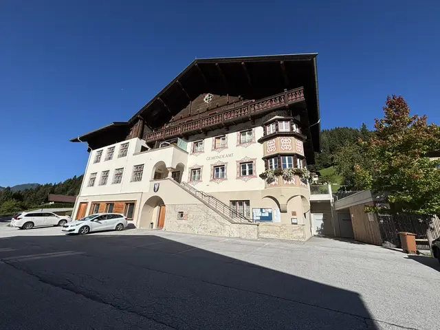 Die Gemeinde musste nun 4,2 Millionen Euro zwischenfinanzieren, weil Förderungen erst später ausbezahlt werden.  | Foto: Barbara Fluckinger