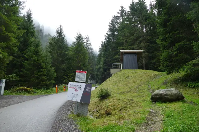 Um den Wanderweg zu verkürzen, kann man auch den Mautpflichtigen Forstweg zur Kemater Alm hinauffahren. | Foto: Heidi Kastl