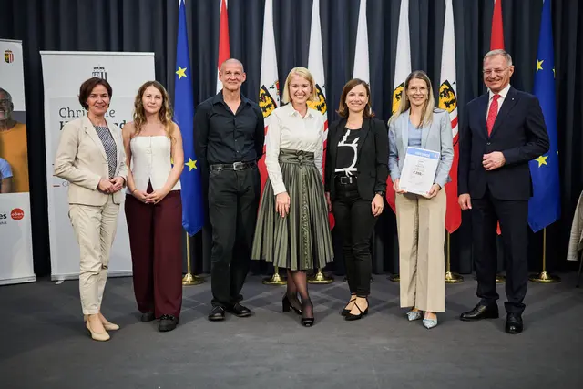 Landtagsabgeordnete Regina Aspalter, Martina Willeitner, (Regionalbetreuerin), Thomas Schwarzenbrunner, LH-Stv.in Christine Haberlander, Anita Fraueneder, Vizebürgermeisterin Katrin Krenn und LH Thomas Stelzer (v. li.). | Foto: Land Oö/Peter Mayr