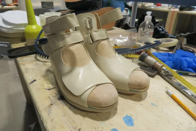 Bei Steinlechner werden orthopädische Schuhe gefertigt. | Foto: Patricia Hillinger/MeinBezirk