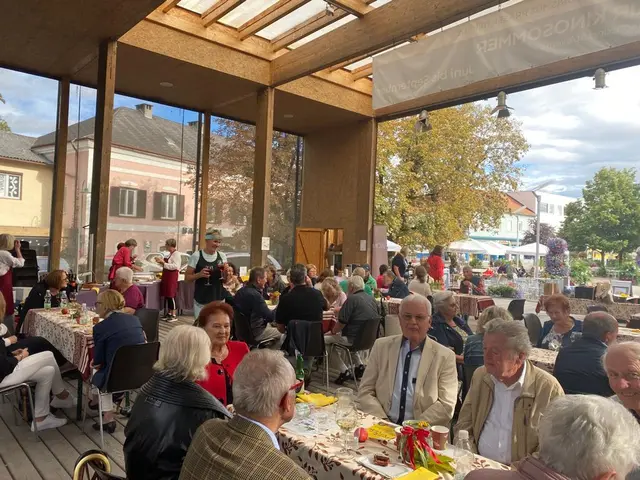 Gemütliches Beisammensein auf der Bühne in Bad Tatzmanndorf | Foto: Gabriele Strohriegel