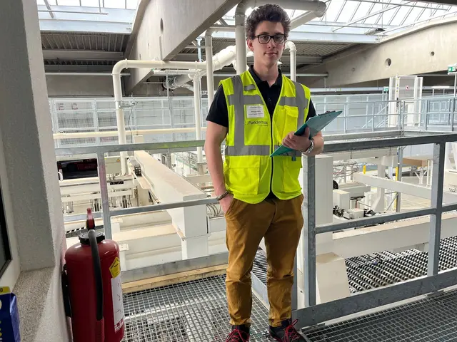 Der 19-jährige Philipp Holy aus Hornstein ist Prozesstechniklehrling bei Fundermax in Neudörfl und absolviert derzeit die Lehre mit Matura - aktuell befindet er sich 4. Lehrjahr.  | Foto: Philipp Holy