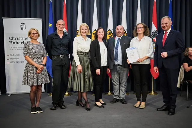 Klam: Regionalbetreuerin Eva Maria König, Thomas Schwarzenbrunner, Landeshauptmann-Stellvertreterin Christine Haberlander, Sonja Payreder, Bürgermeister Johannes Achleitner, Barbara Riepert, Landeshauptmann Thomas Stelzer (von links nach rechts). | Foto: Land OÖ/Peter Mayr