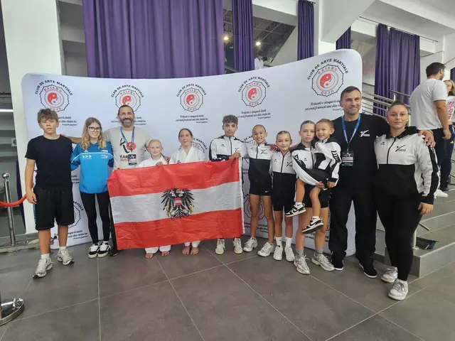  Team Burgenland von links: Emil Zadina (KC Frieways), Leonie Korner (Coach KC F), PSV-Sektionsleiter und Coach Jürgen Krell, Sophie Stump (PSV), Maja Schneeberger (PSV), Cornelius Kargl, Tiara Steindl (PSV), Mila Winter (PSV), Sophie Strodl mit Luis, Coaches Kristian Resanovic und Melanie Trejo | Foto: PSV Eisenstadt