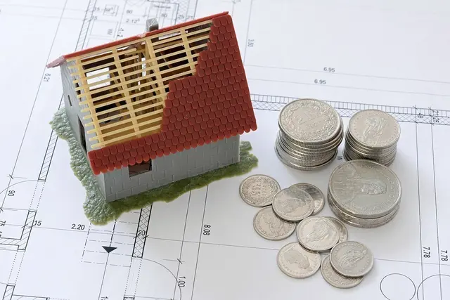 Den Traum vom eigenen Haus haben wohl noch viele, doch steigende Bau- und Grundstückspreise sowie hohe technische Anforderungen erschweren heutzutage die Realisierung. | Foto: Pixabay