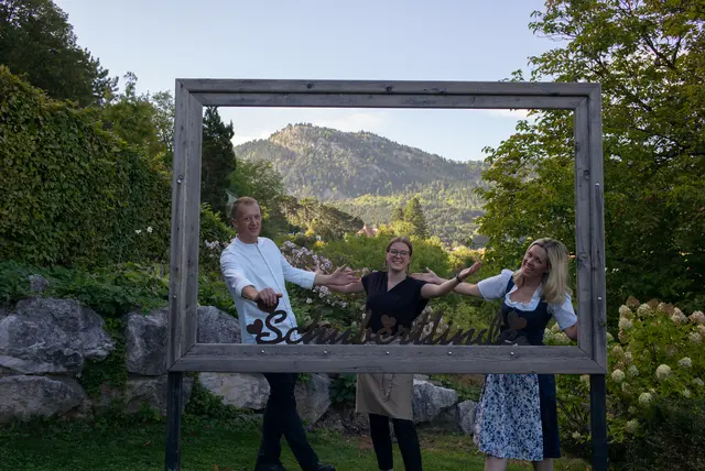 Ein bisschen wie Familie: Die Lehrherren Harry Luf und Liane Adrigan mit ihrem Lehrling Angelika Jagersberger. | Foto: Santrucek