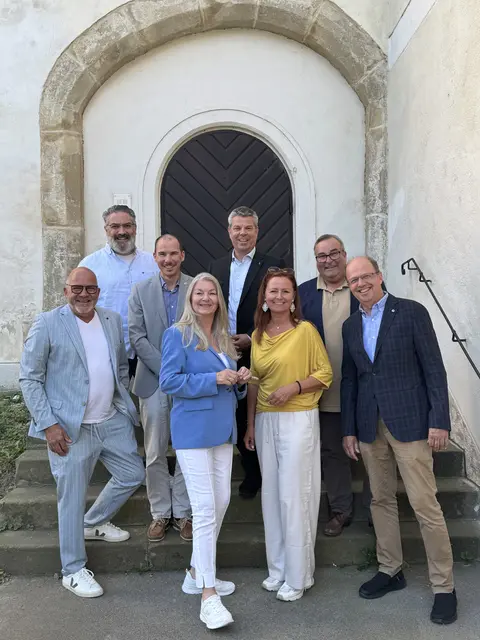Der Vorstand des Lions Club Klosterneuburg: Patrick Köck, Markus Saleh, Georg Neubauer, Präsidentin Astrid Klecka, Roland Hamm, Annette Haas, Matthias Schönwetter und Michael Chiari. | Foto: Privat