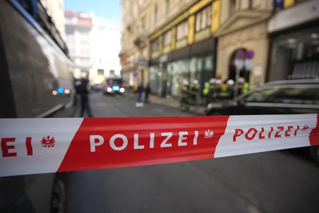 Ein Verkehrsunfall ereignete sich am Donnerstag kurz vor 12 Uhr im Bereich der Panikengasse. (Symbolfoto) | Foto:  GEORG HOCHMUTH / APA / picturedesk.com
