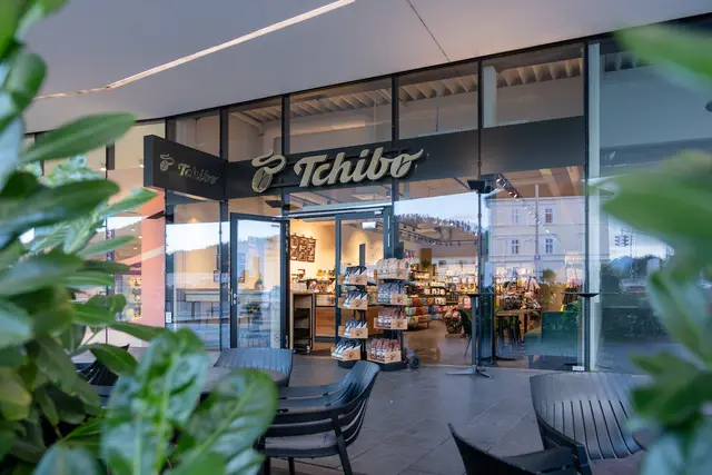 Für mehr Nachhaltigkeit sorgen unter anderem die mit duftenden Bohnen gefüllten Kaffeesäulen. | Foto: Stefan Reichmann