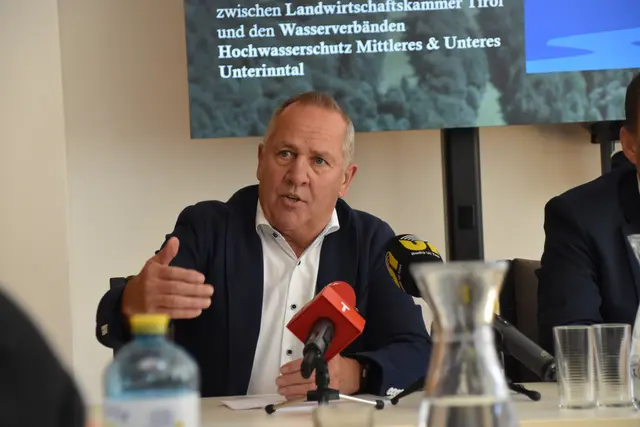 "Die Bauern und die Grundbesitzer sind unsere Partner", sagt Michael Huber.  | Foto: Barbara Fluckinger