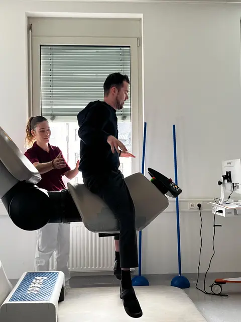 Auch kleine Fortschritte in der Reha sind wichtige Schritte auf dem Weg zurück. | Foto: Jonathan Voggenreiter