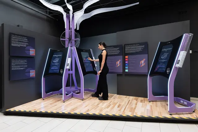 Interaktives Gehirntraining: Besucher:innen testen an digitalen und analogen Stationen spielerisch ihre Konzentration, Reaktion und logisches Denken – ein Fitnessstudio für den Kopf. | Foto: AUDIOVERSUM / Vandory
