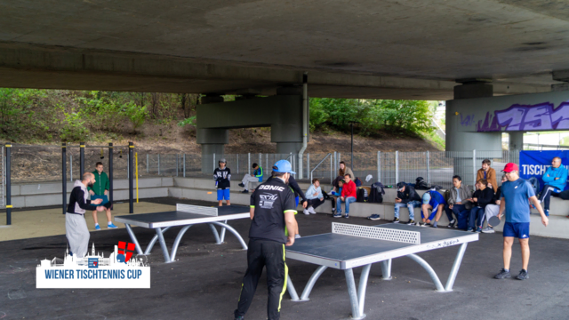 Tischtennis im Tangentenpark in Wien-Favoriten: volle Platten und zahlreiche Zuschauerinnen und Zuschauer verfolgen das Turnier. | Foto: Tischtennis Hobby Wien