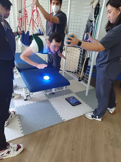 Nach einer seltenen Autoimmunerkrankung kämpft Jonathan Voggenreiter Schritt für Schritt zurück ins Leben. | Foto: Jonathan Voggenreiter