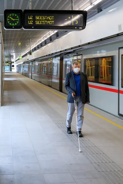 Sparmaßnahmen der Stadt betreffen auch die Jahreskarte für Menschen mit starker Seh- oder Hörbehinderung. Die bisherige Förderung bzw. Bezuschussung wird vom FSW eingestellt. (Archiv) | Foto: Wiener Linien/Robert Peres