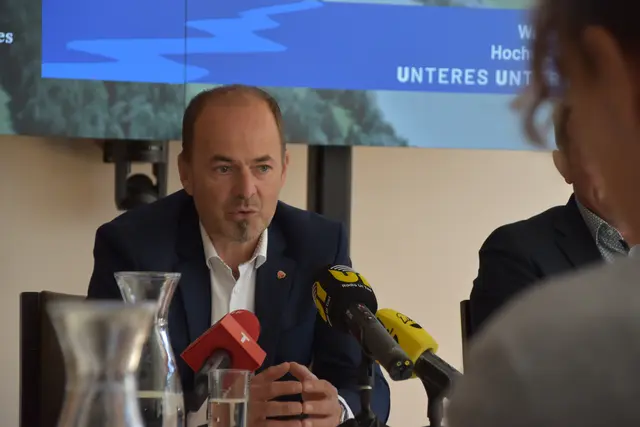 "Wenn dieses Wasser da geparkt werden muss, dann darf es nicht dazu kommen, dass die bäuerliche Tätigkeit bzw. der Job aufgegeben werden muss", so LK-Präsident Josef Hechenberger.  | Foto: Barbara Fluckinger