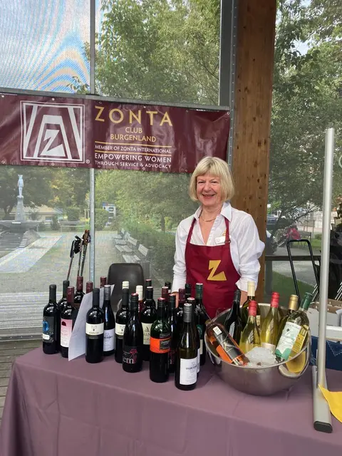 Eine feine Auswahl an Weinen steht zum Verkosten bereit! | Foto: Gabriele Strohriegel