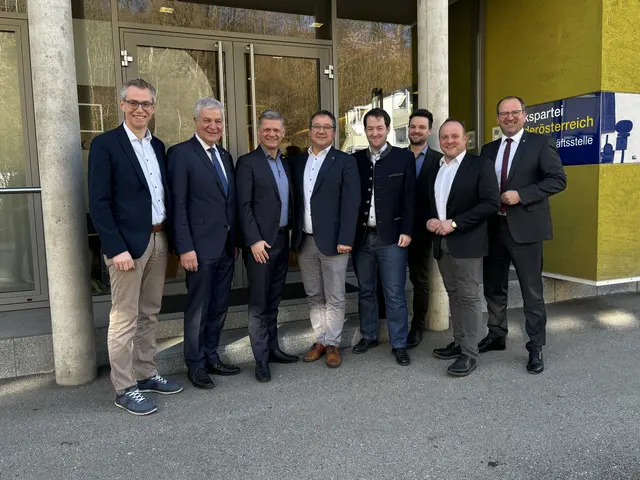 Anton Kasser mit einigen Ortschefs im Bezirk Amstetten: Johannes Heuras (St. Peter/Au), Anton Kasser (Allhartsberg) Klaus Naglhofer (Wallsee-Sindelburg), Markus Burgstaller (Viehdorf), Michael Strasser (Haidershofen), Peter Ebner (Winklarn) und Bernhard Ebner (VP Landesgeschäftsführer). Alle VP | Foto: Dietl-Schuller