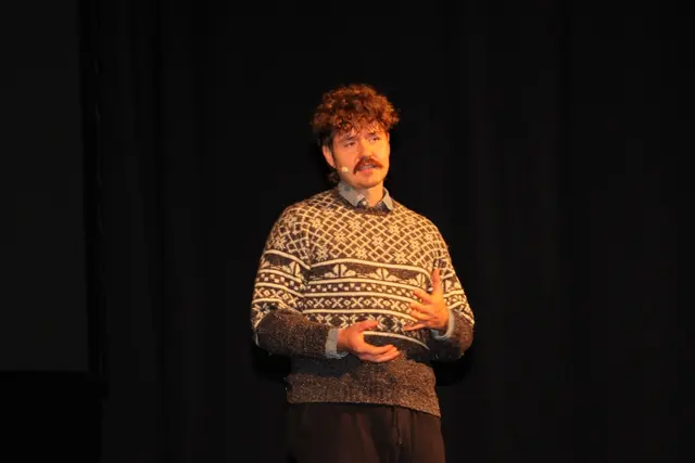 Der junge Oberösterreicher ist für seine speziellen Outfits bekannt. | Foto: Angelika Brunner