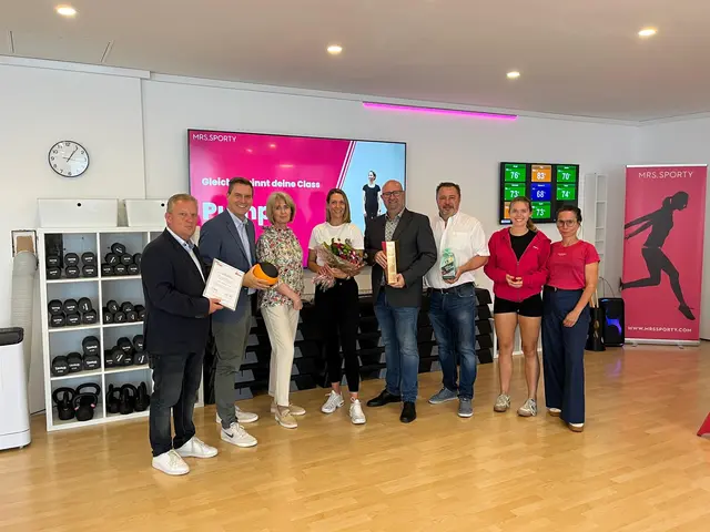 Neues Fitness-Studio für Frauen in Klosterneuburg: Leopold Spitzbart, Christoph Kaufmann, Martina Polndorf, Sonja Ivanovic, Markus Fuchs, Stefan Gabritsch, Tanja Schweighart und Birgit Grandl
 | Foto: WKO/Eva Travnicek
