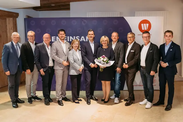 Im Bild, von links: LAbg. Josef Schöchl, WKS-Vizepräsident Manfred Rosenstatter, Vizebgm. (Obertrum) Bernhard Seidl, WB-Ortsobmann (Anif) Josef Gerl, WKS-Vizepräsidentin Marianne Kusejko, WB-Bezirksobmann (Flachgau) Martin
Kaswurm, Karin Huber, Albert Ebner, WB-Landesobmann Präsident KommR Peter Buchmüller, WB-Direktor Kurt Katstaller und stellv. WB-Direktor &amp; WB-Bezirksgeschäftsführer (Flachgau) Mag. Marcel Kravanja. | Foto: Manuel Horn