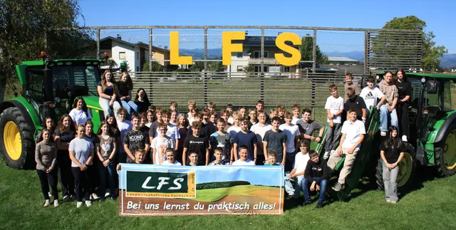 Schülerinnen und Schüler der beiden ersten Jahrgänge an der LFS St. Andrä. | Foto: LFS