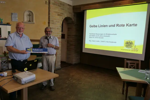 Beim ersten Monatstreffen nach der Sommerpause informierte ÖAMTC-Verkehrsjurist Martin Hoffer die Seniorinnen und Senioren in Hollabrunn über aktuelle Entwicklungen im Straßenverkehr – humorvoll, praxisnah und hochinteressant. | Foto: NÖ Senioren